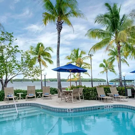 Coconut Palm Inn 