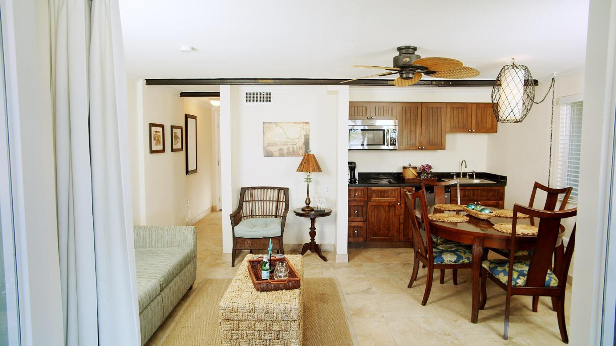 Coconut Palm Hotel