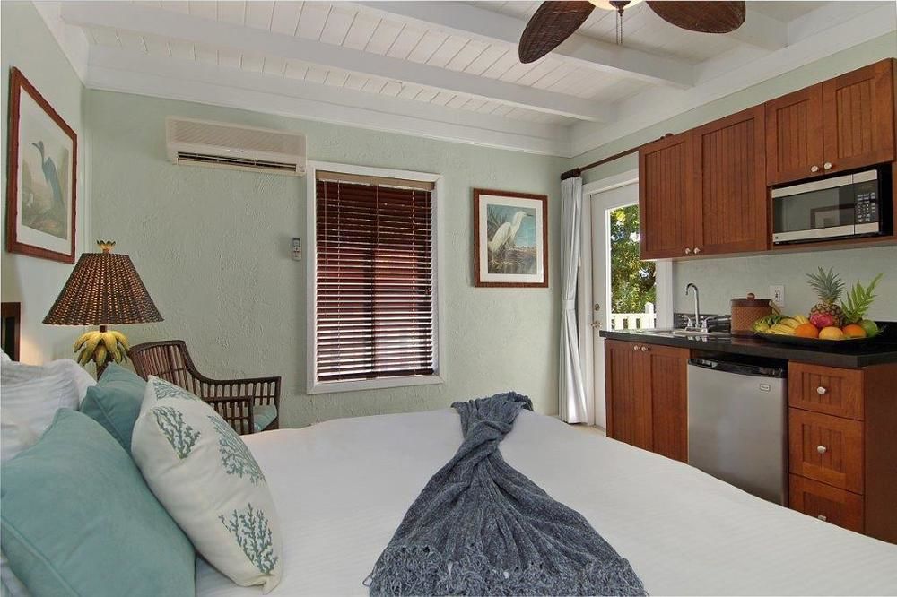 Coconut Palm Hotel